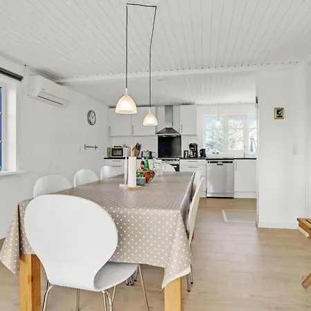 3 Bedroom Cozy In 別荘 *