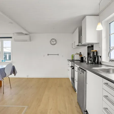 3 Bedroom Cozy In *